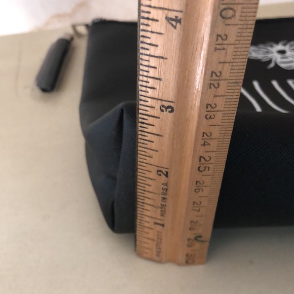 NWOT Rae Dunn BEE YOURSELF. Make-up Cosmetic bag pouch case (9“x6“x2“) - Picture 15 of 16